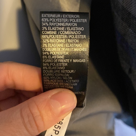 3/$20 - Tahari Blazer - Size 8P - Picture 11 of 12